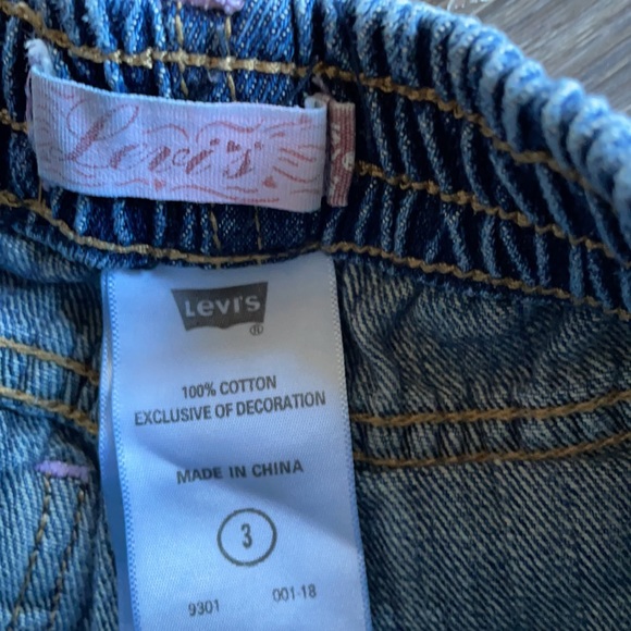 4/$20 Girls Levi’s Crop Jeans Pants Sz 3 - Picture 2 of 3